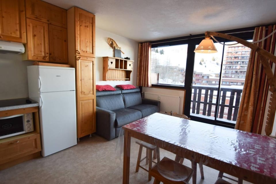Bed, kitchen