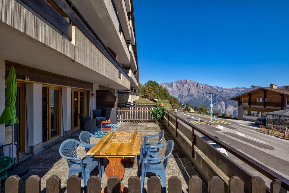 Balcony/Terrace, Mountain view