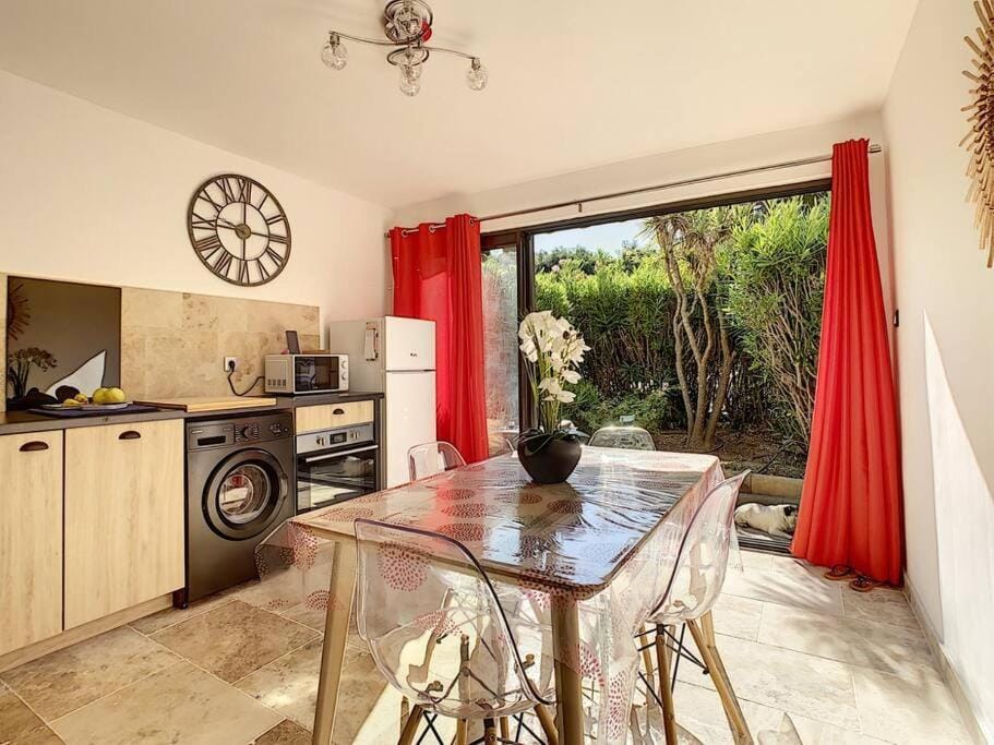 Superbe appartement en bord de mer Apartment in French Riviera