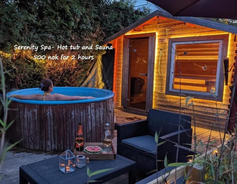 Hot Tub, Sauna