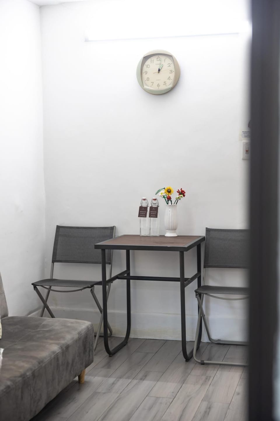 Seating area, Dining area
