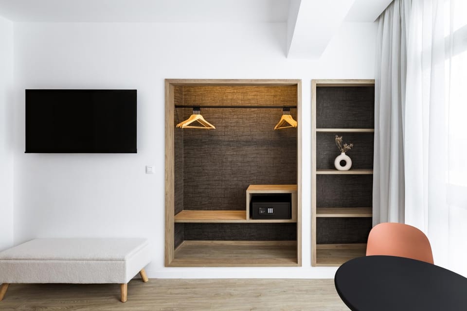 Bedroom, wardrobe