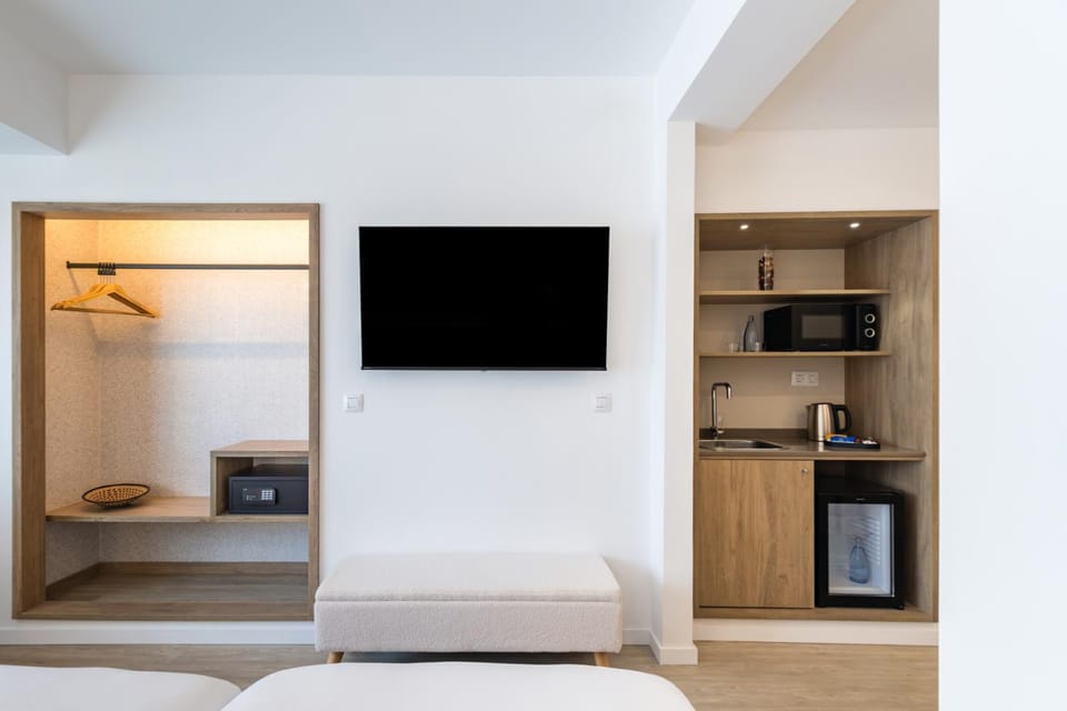 Kitchen or kitchenette, Photo of the whole room, Bedroom, minibar