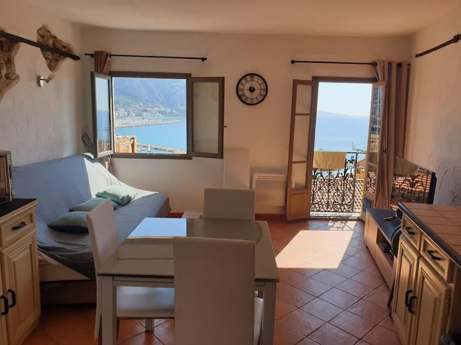 Duplex vue mer 50m de la plage des Sablettes Apartment in Menton