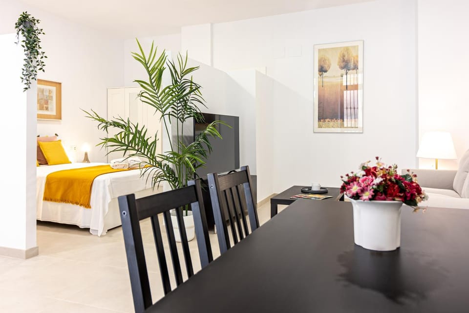 Bed, Living room, Photo of the whole room, Dining area, Bedroom