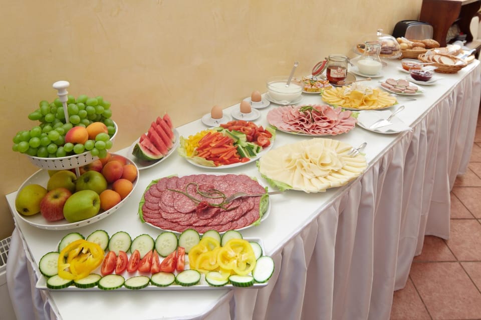Food and drinks, Buffet breakfast