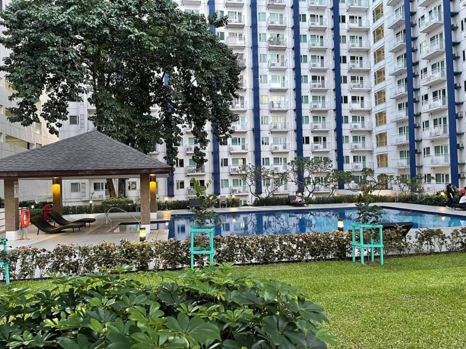 relaxing city view Apartment hotel in Quezon City