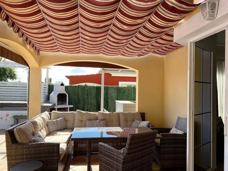 Villa familiar con piscina, barbacoa y WIFI Villa in Maxorata