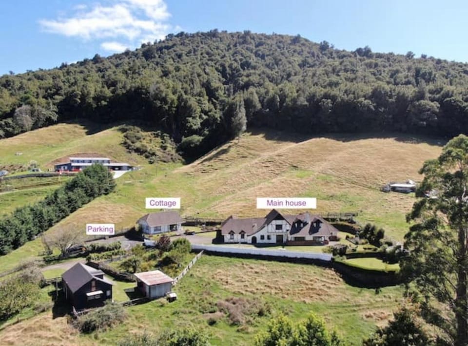 skyline mountain view Lodge up to 16 people Villa in Rotorua