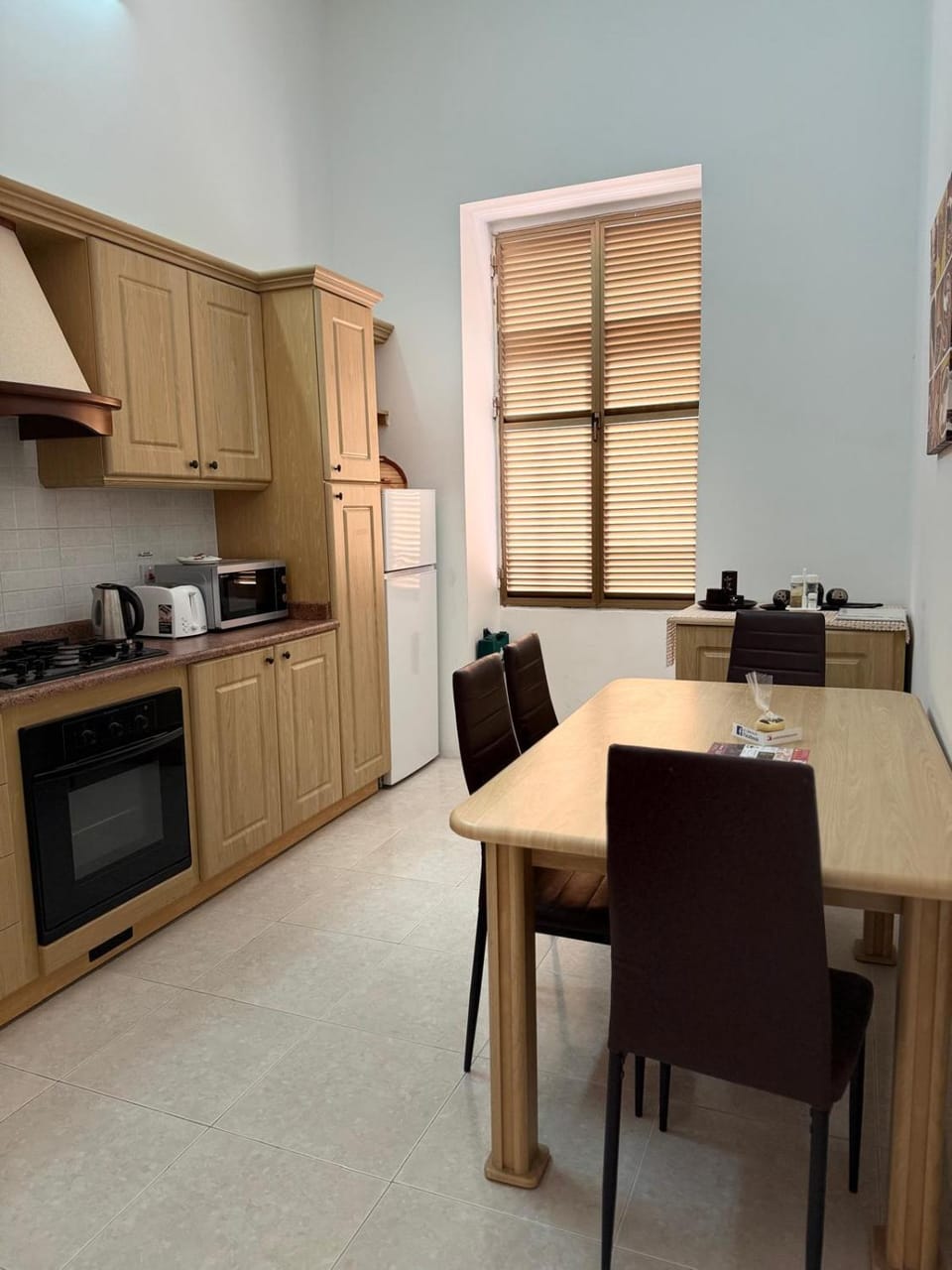 Dining area, kitchen
