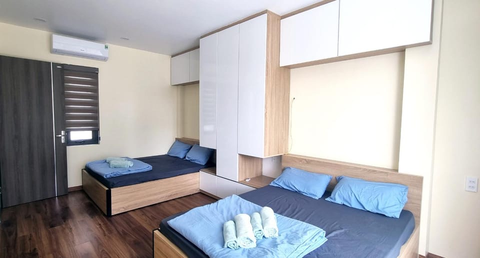 Bed, Photo of the whole room, Bedroom, towels, wardrobe, air conditioner