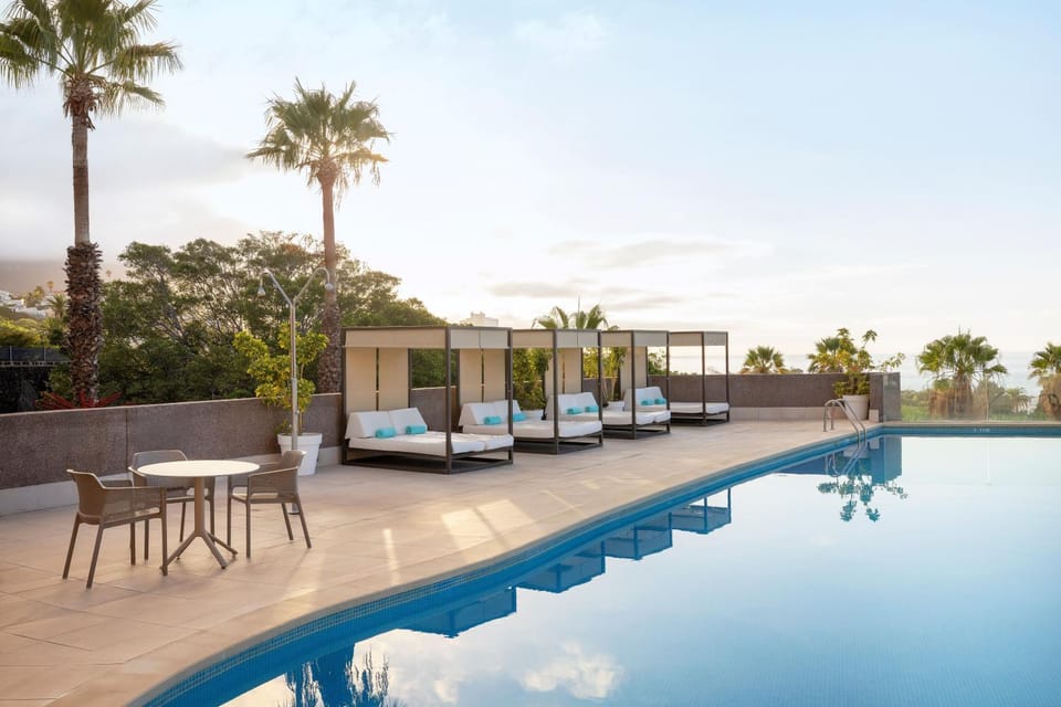 Day, Natural landscape, Swimming pool, sunbed