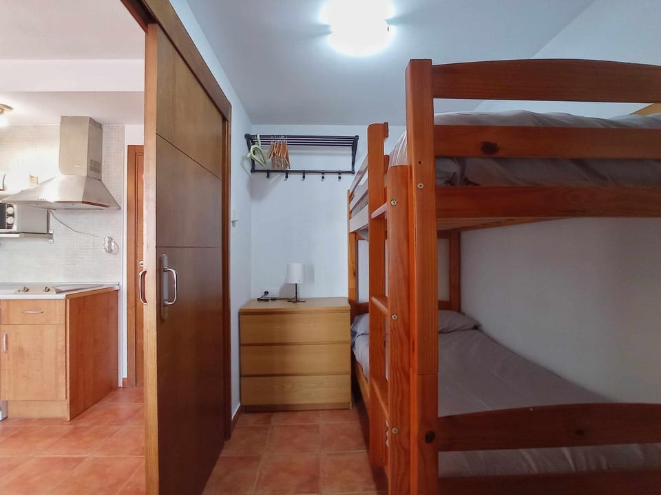 Bedroom, bunk bed