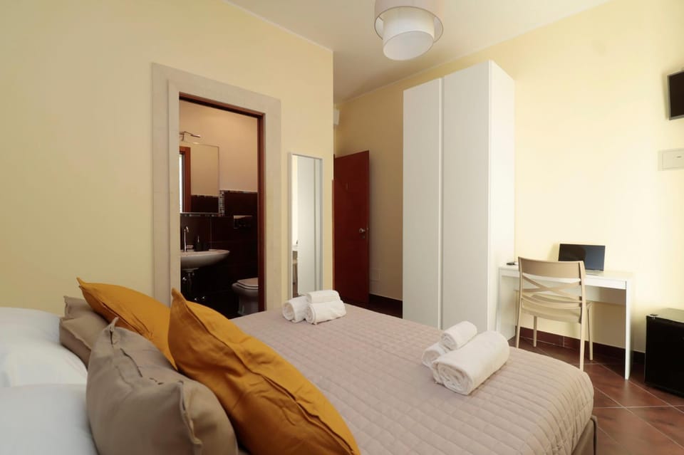 Bed, Bedroom, air conditioner