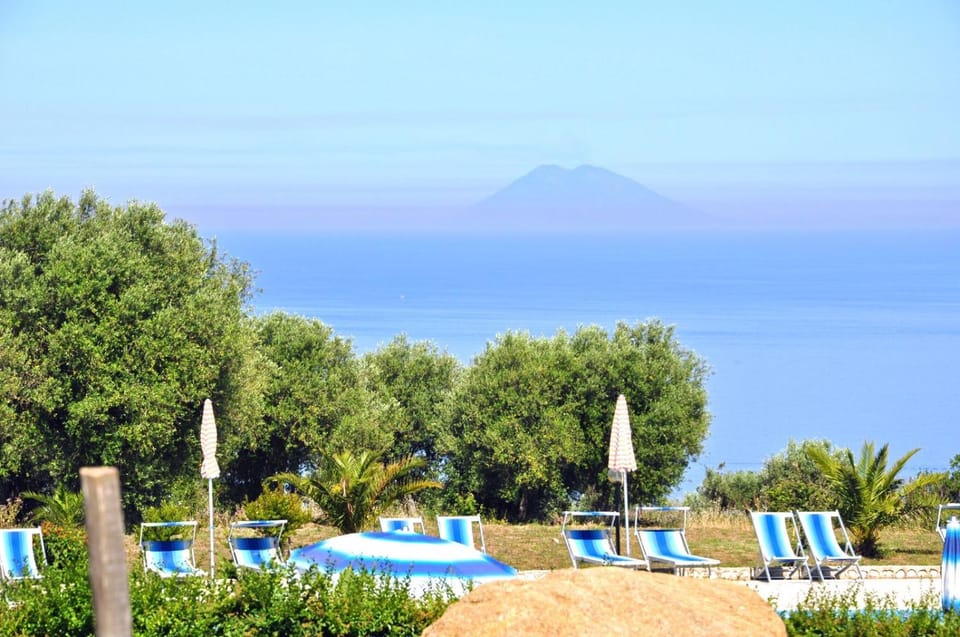 Pool view, Sea view, Swimming pool, sunbed