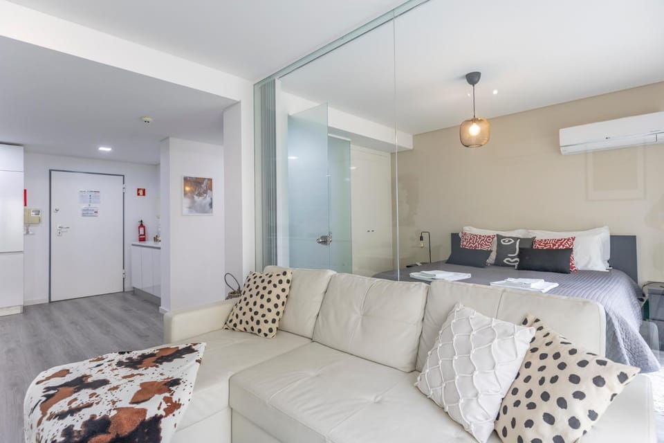 Bed, Seating area