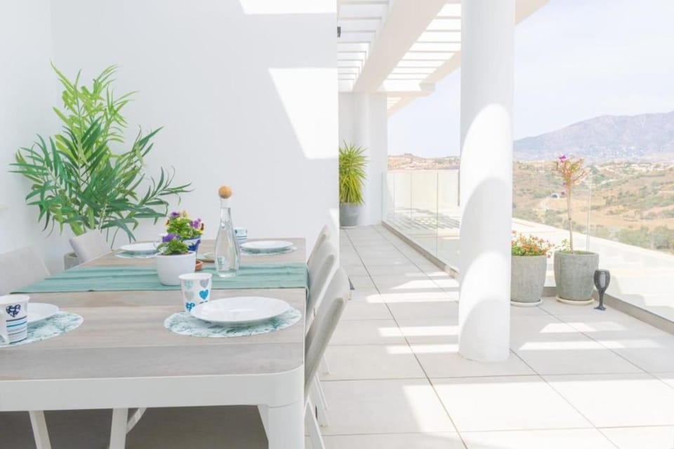 Luxurious penthouse in La Cala Casa Banderas - 3 Golf Facilites close by! Apartment in Costa del Sol