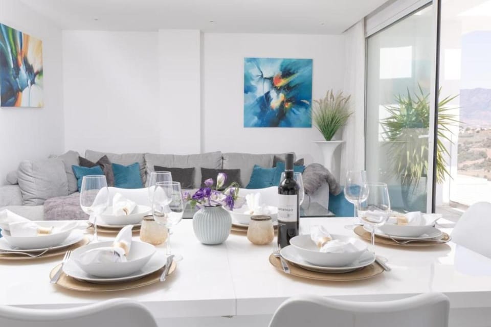Luxurious penthouse in La Cala Casa Banderas - 3 Golf Facilites close by! Apartment in Costa del Sol