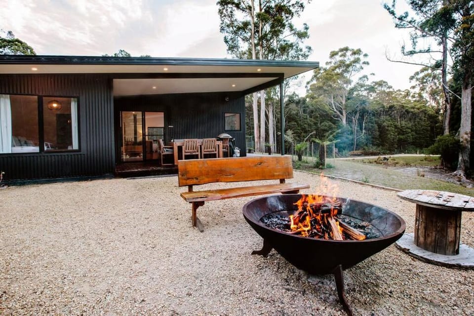 Property building, Day, BBQ facilities, Seating area, Garden view, flat iron