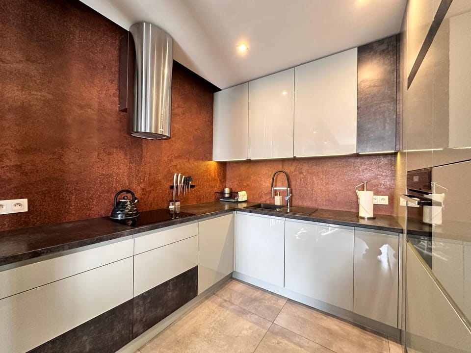 Coffee/tea facilities, Kitchen or kitchenette, dishwasher, stove