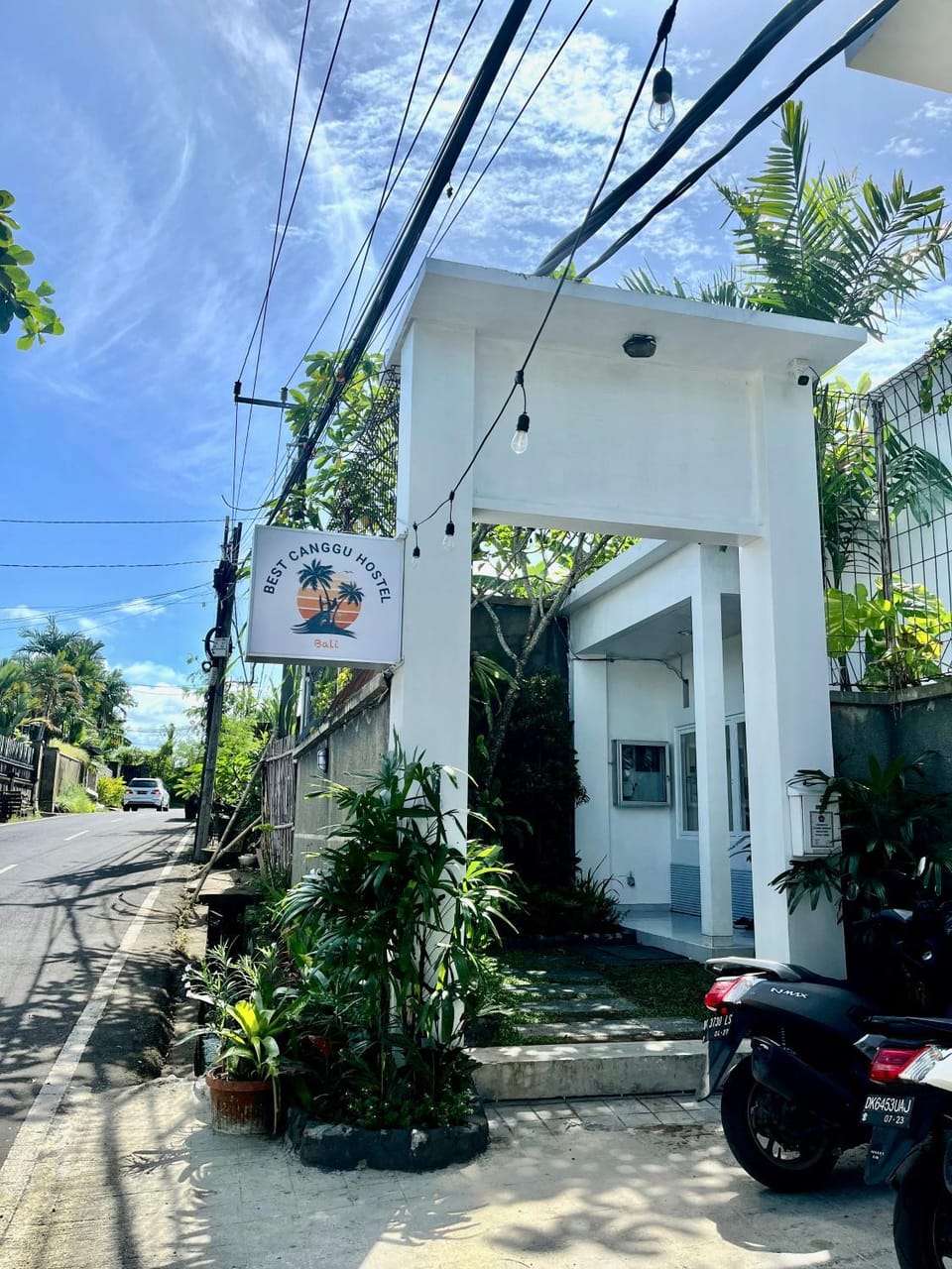 Property building, Day, Garden view, Parking