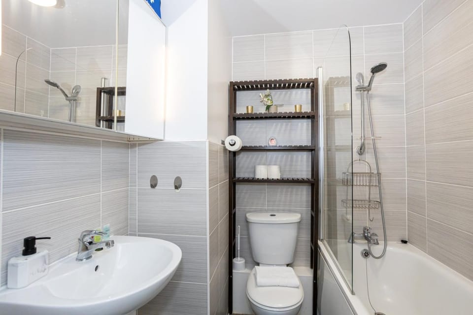 GuestReady - Modern stay in Bispham House Apartment in Liverpool