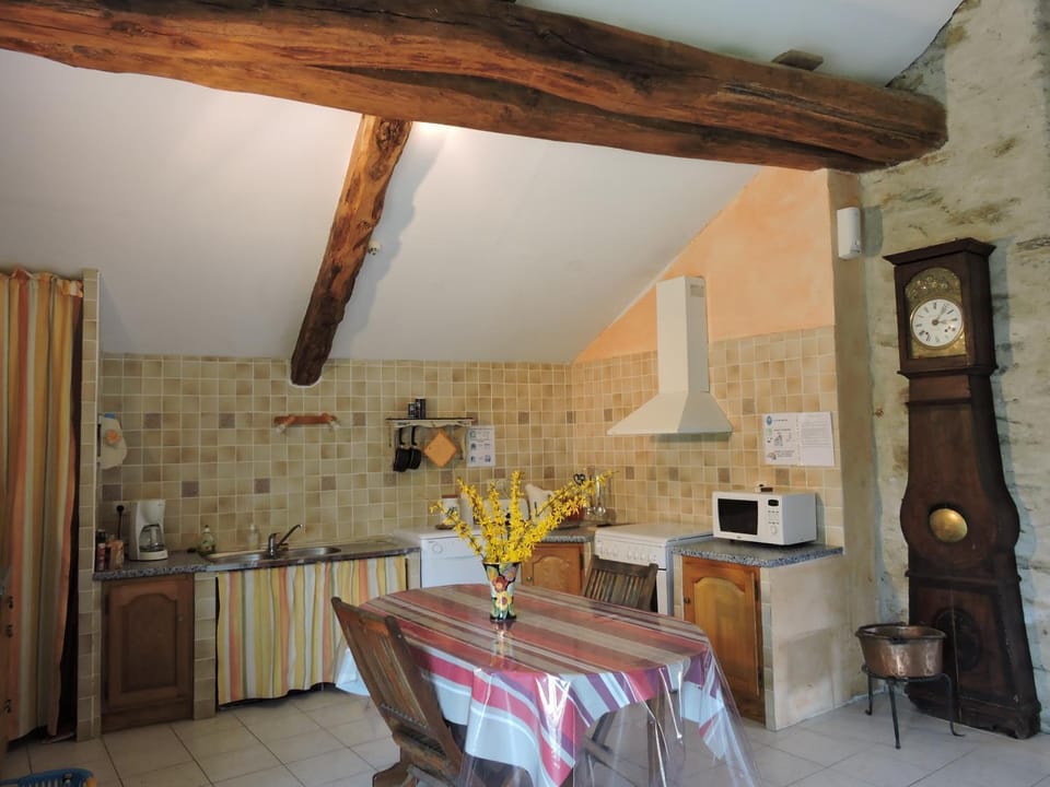 Coffee/tea facilities, Kitchen or kitchenette, Dining area, minibar, pet friendly, stove, toaster