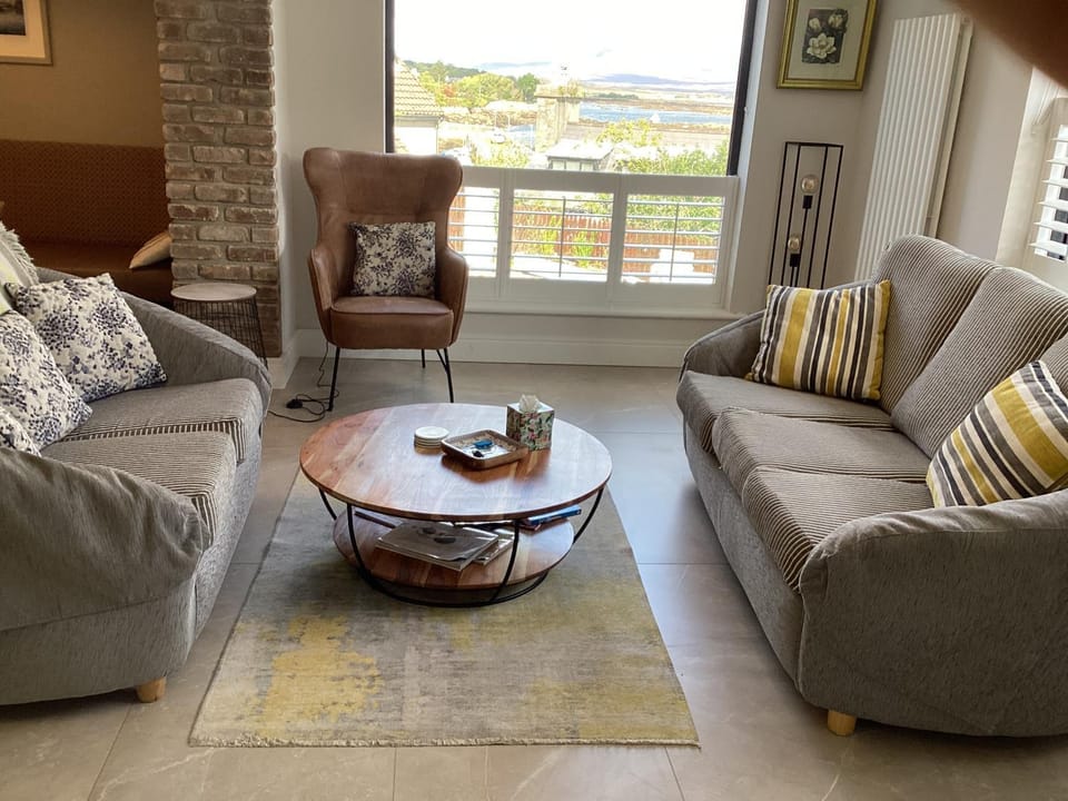 Roundstone Retreats Roundstone harbour lights Apartment in County Galway