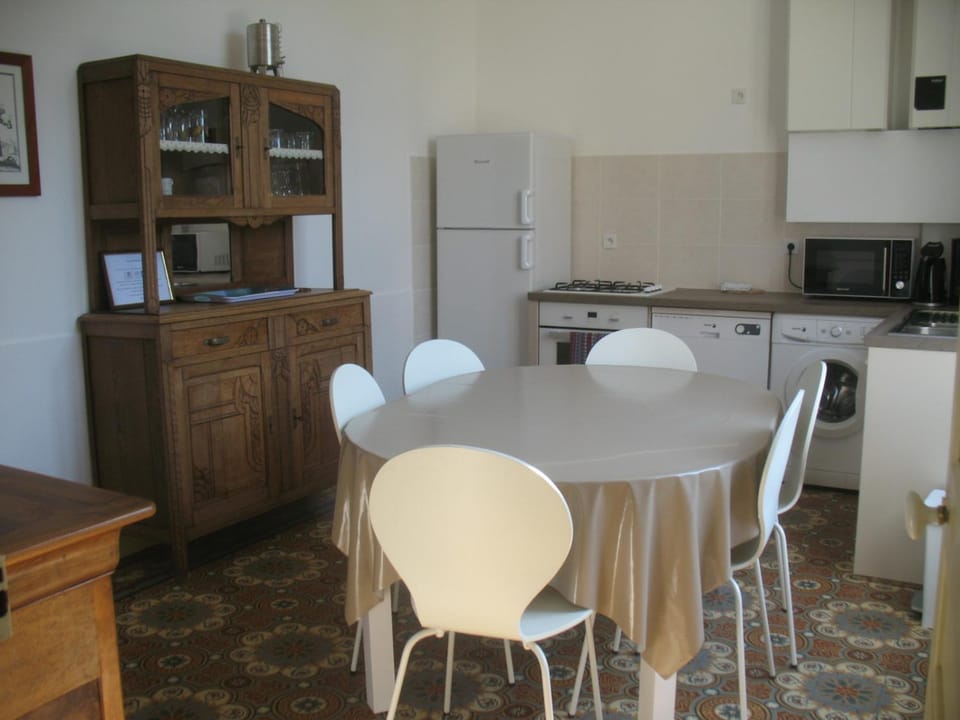 Dining area, kitchen