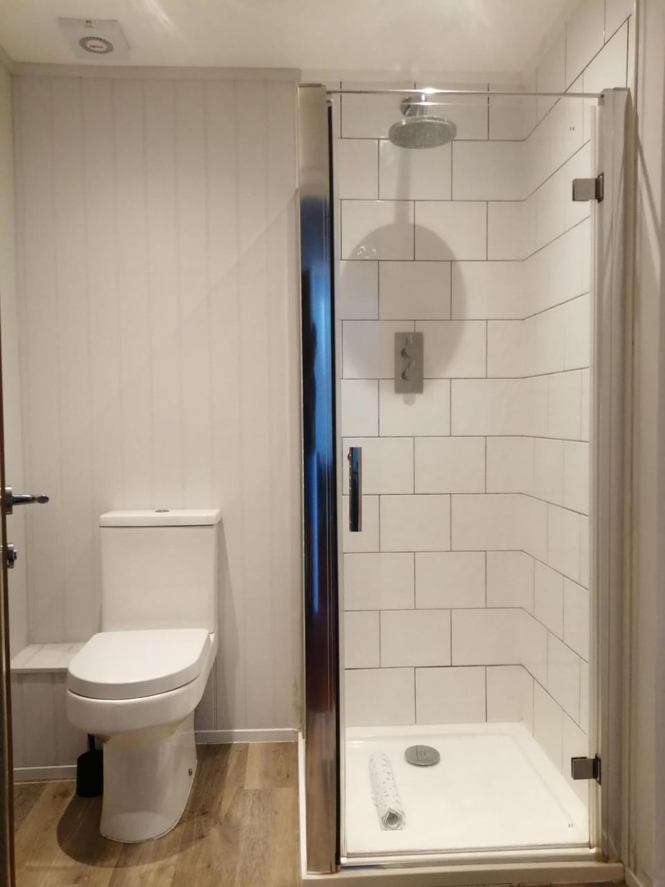 Shower, Toilet