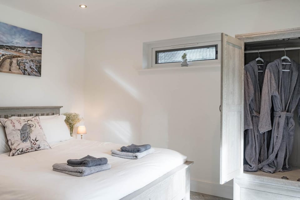 Bed, Photo of the whole room, Bedroom, towels, wardrobe