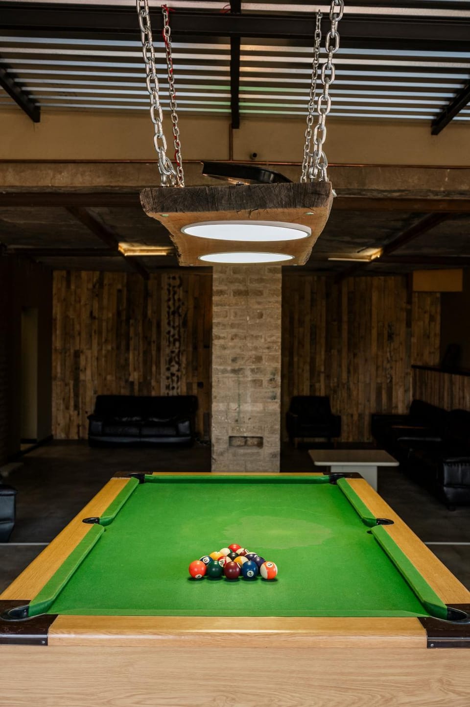 Billiard, Game Room