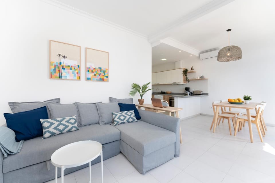 Communal lounge/ TV room, Living room, Photo of the whole room, Seating area, Dining area