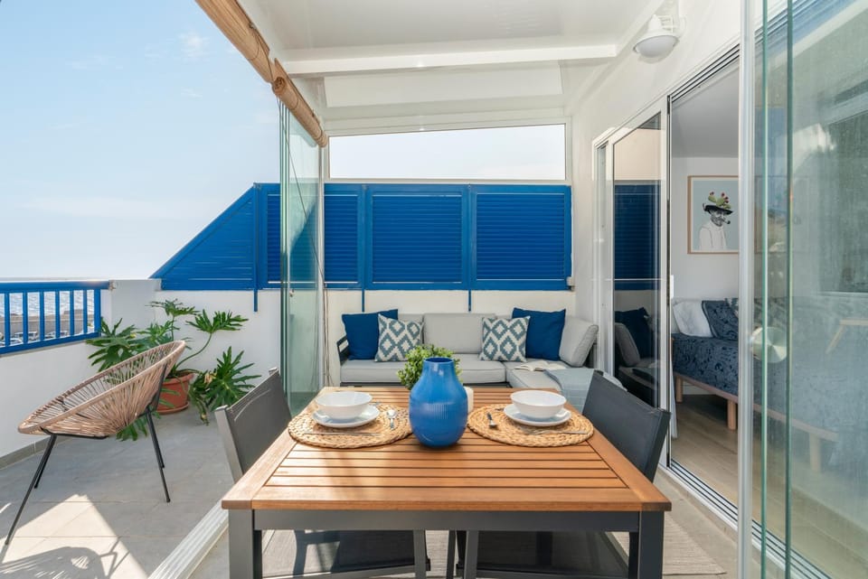 View (from property/room), Balcony/Terrace, Seating area, Dining area