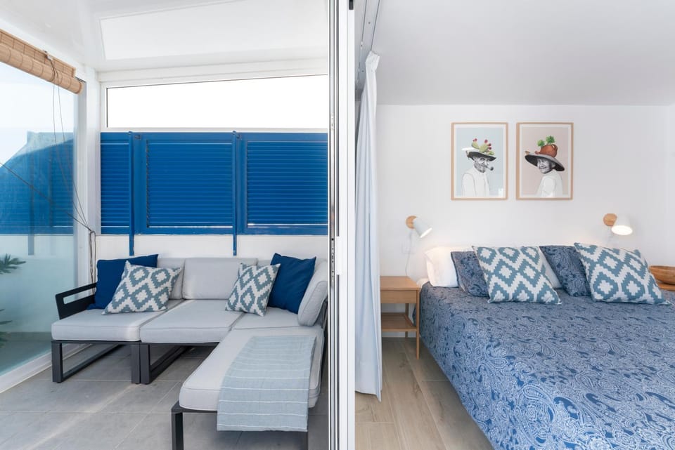 Bed, Living room, Bedroom