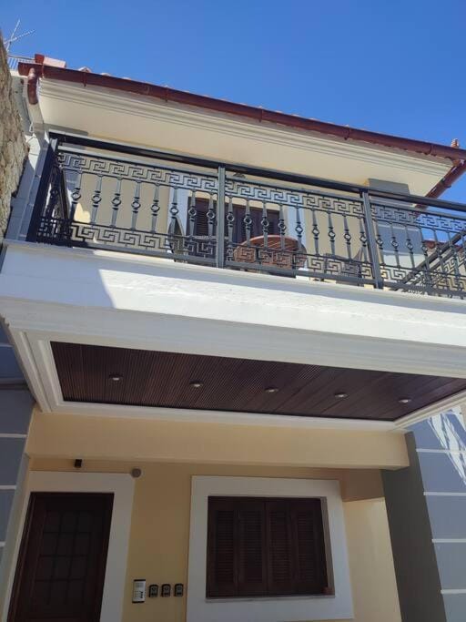 Property building, Day, View (from property/room), Balcony/Terrace