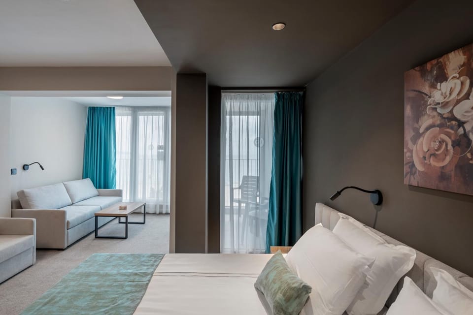 Bed, Seating area, Bedroom