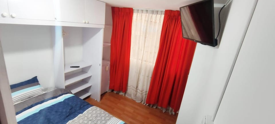 TV and multimedia, Photo of the whole room, Bedroom