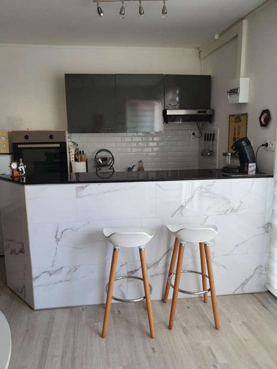 Kitchen or kitchenette, Dining area, minibar, stove