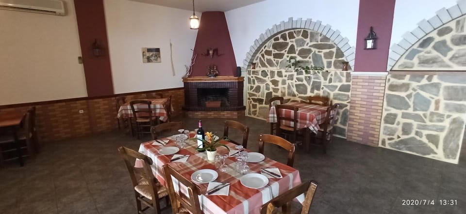 Restaurant/places to eat, Food and drinks