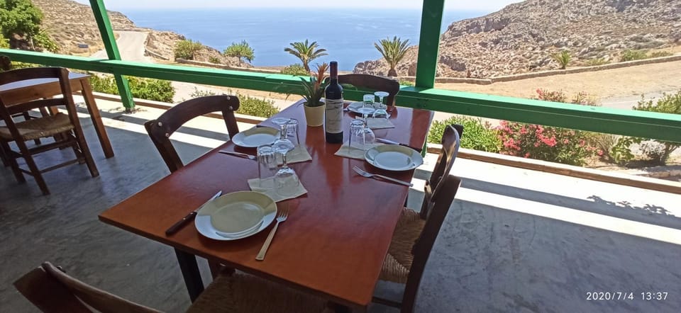 Restaurant/places to eat, Balcony/Terrace