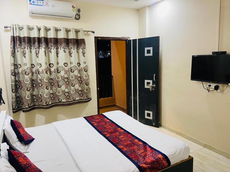 Bed, air conditioner