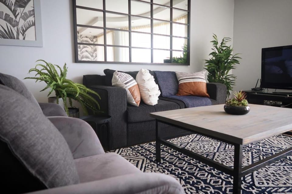 Beachfront Gem / Free Parking / A/C Apartment in Cape Town