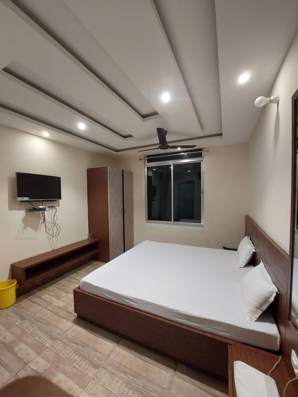 Communal lounge/ TV room, Bed, TV and multimedia, Photo of the whole room, Bedroom