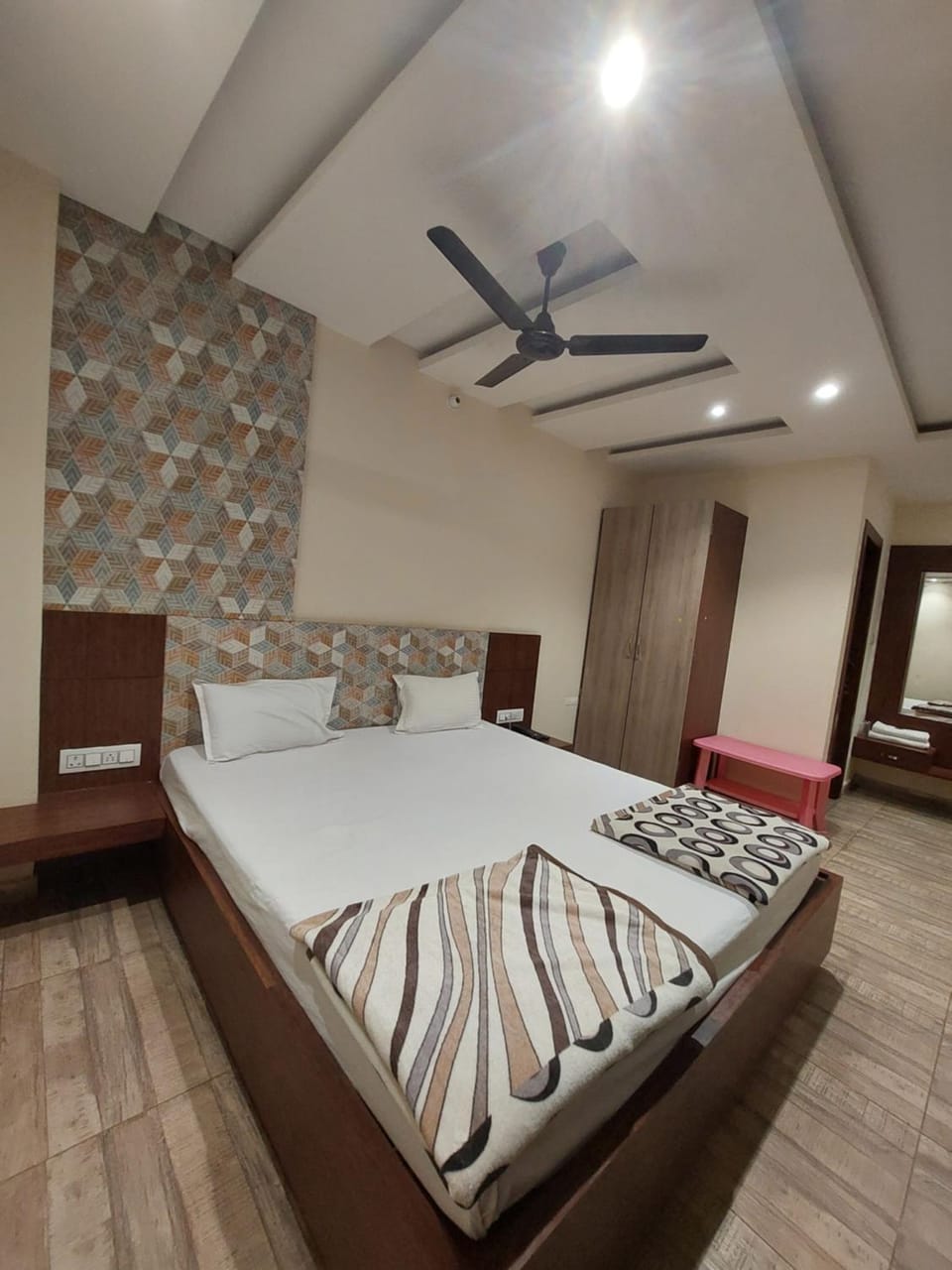 Bed, Photo of the whole room, Bedroom, fireplace