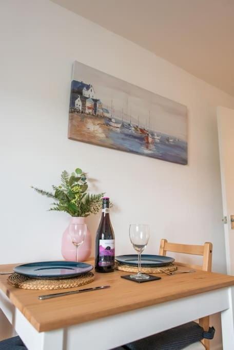 Seashells, close to seafront, large private garden Apartment in Lyme Regis