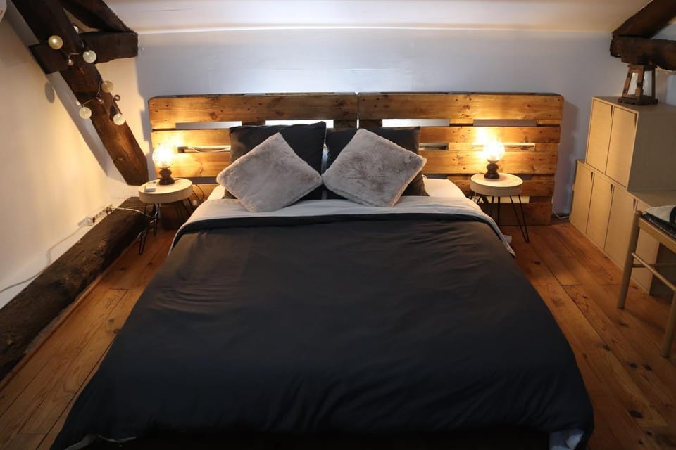 Bed, Photo of the whole room, Bedroom