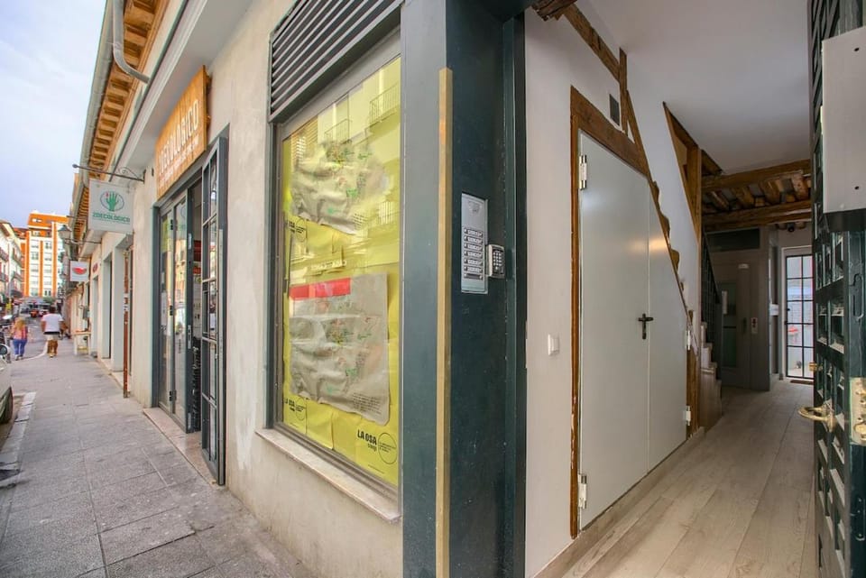Property building, Facade/entrance, Off site