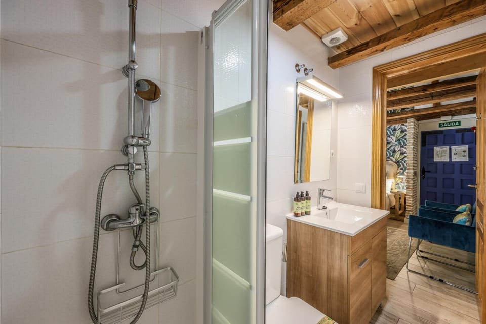 Shower, Bathroom, towels