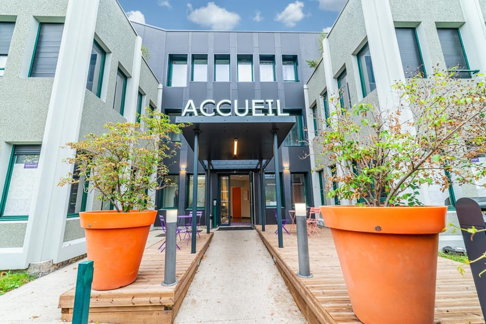 Property building, Facade/entrance